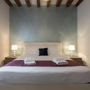 https://venice-cera-ca-de-la-mandola.hotelinveneto.com